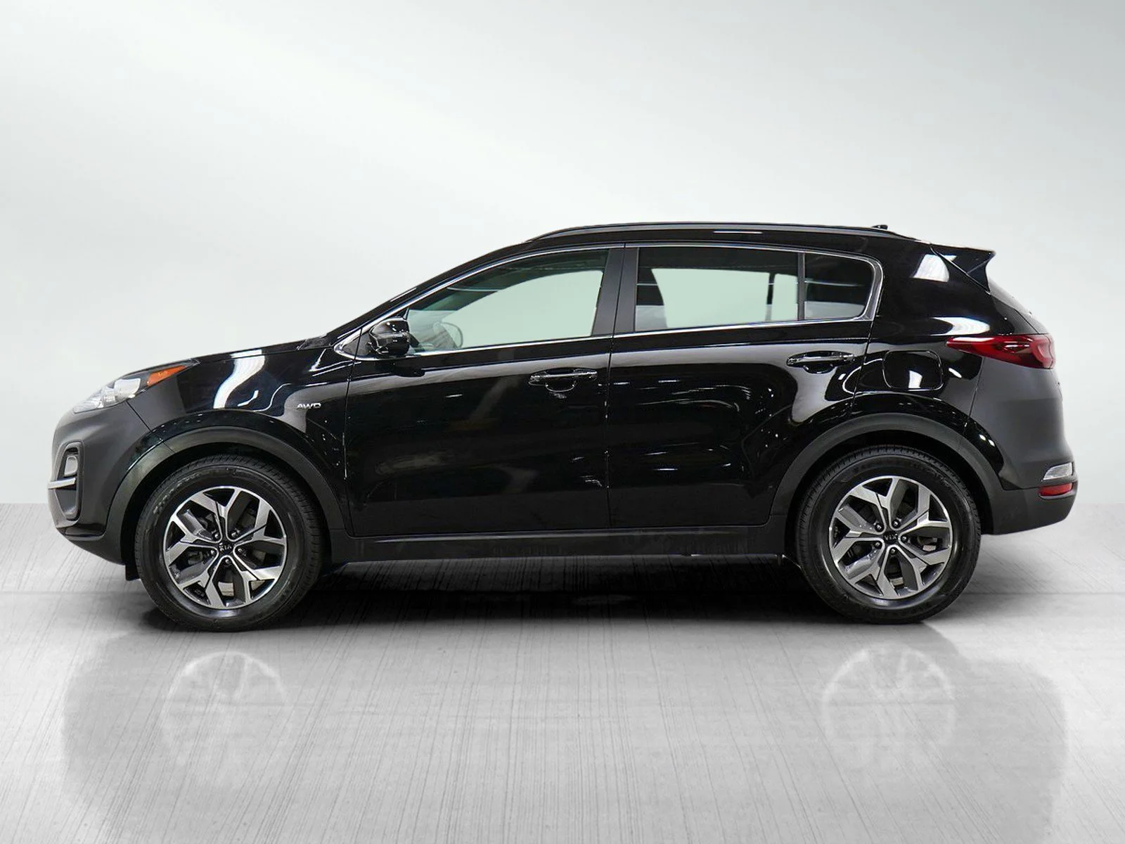 Used 2021 Kia Sportage EX with VIN KNDPNCAC9M7873933 for sale in Wayzata, Minnesota
