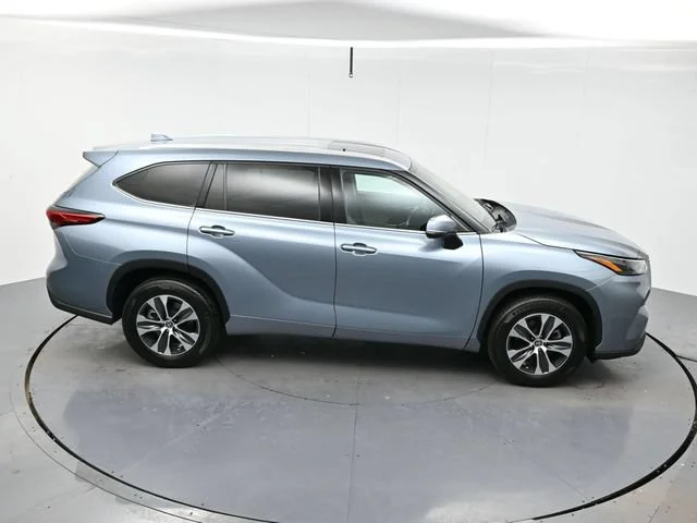 Used 2022 Moon Dust Toyota XLE image 41
