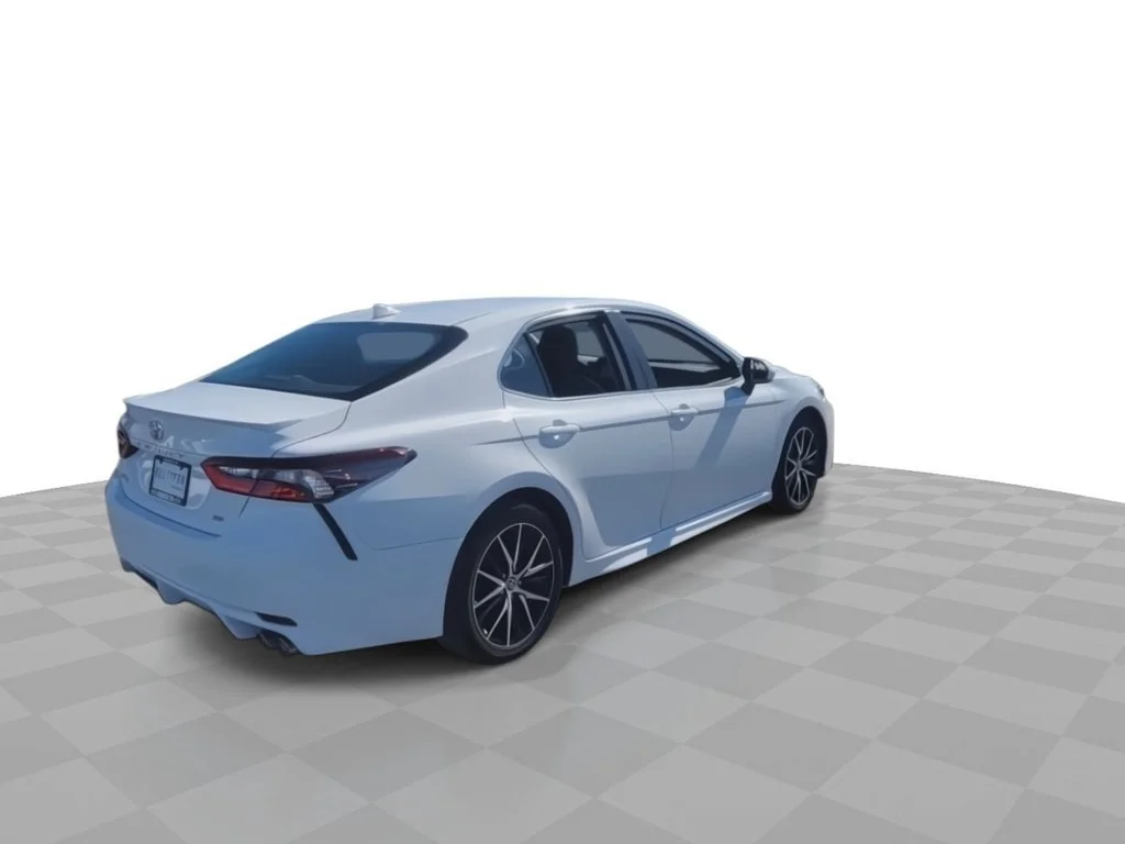 2024 Toyota Camry SE - Photo 8