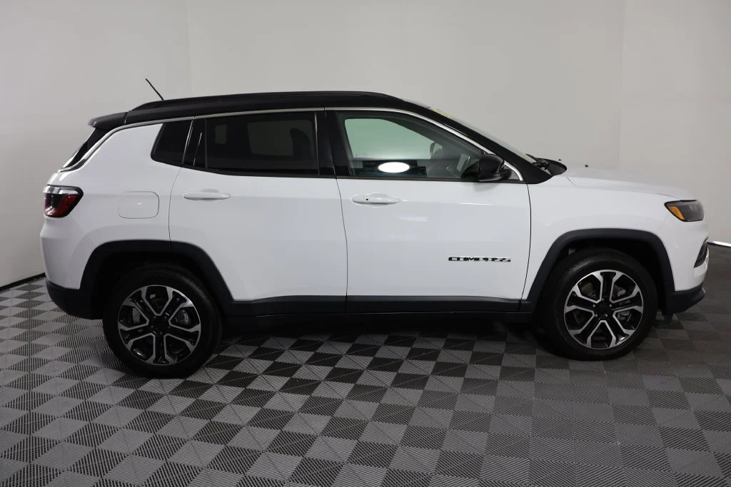 Used 2024 Bright White Clearcoat Jeep Limited image 9