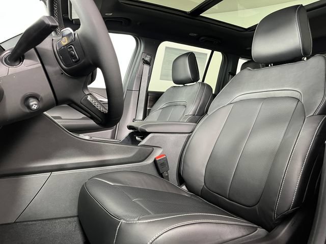New 2027 High-Gloss Black Paint Jeep Limited Reserve image 6
