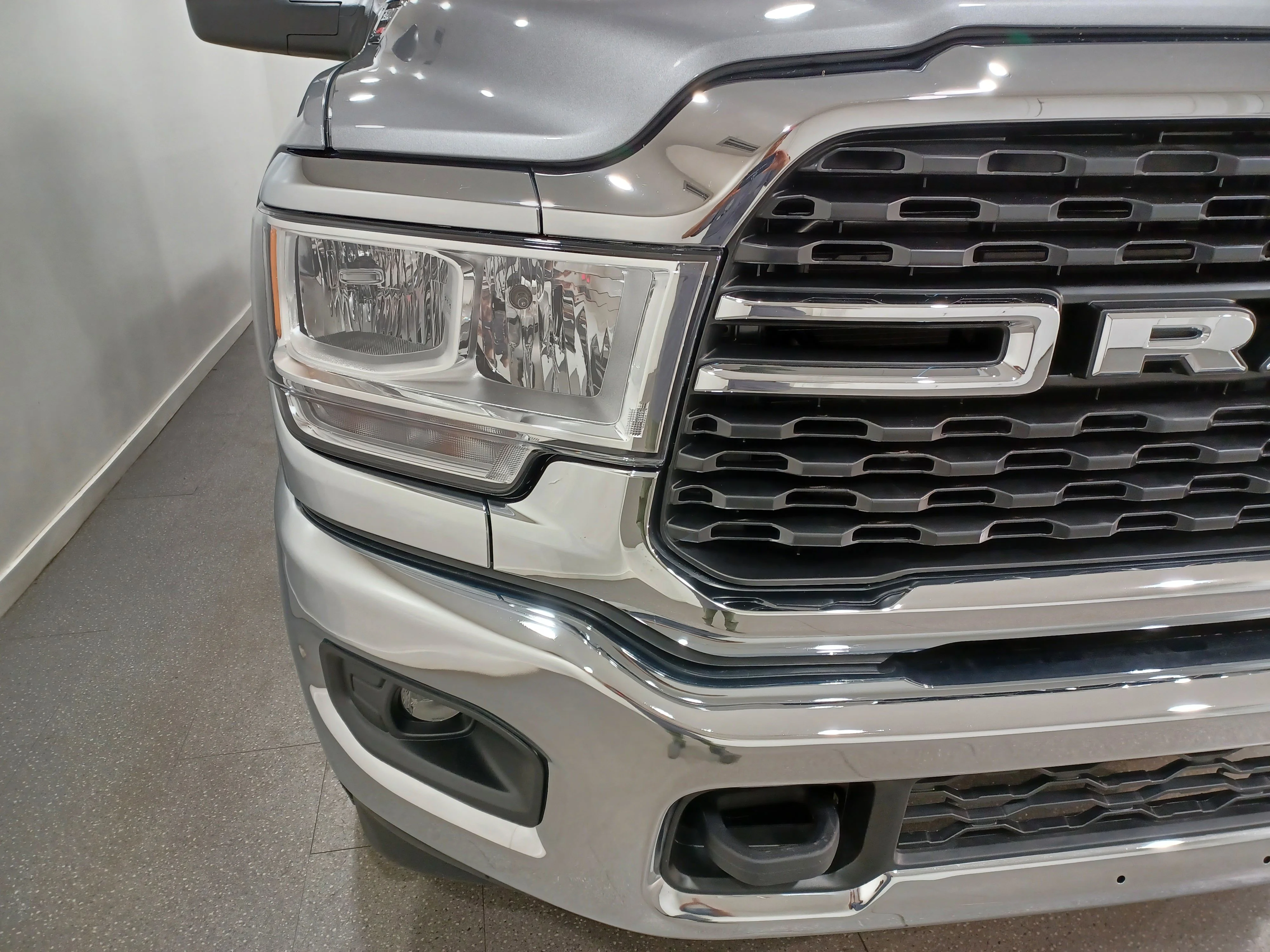 Certified Used 2024 Billet Silver Metallic Ram Bighorn 6.4L HEMI | 4x4 | 6 Pass | 6 Foot Box | Trailer Mirrors & Brake | Park Assist image 4