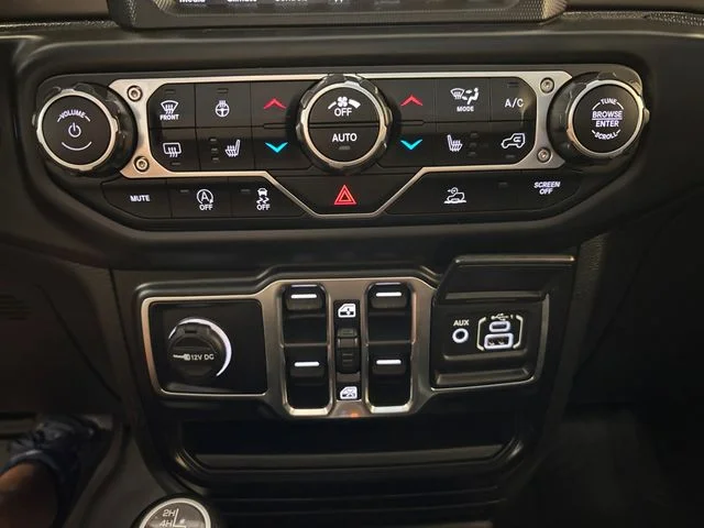 Used 2022 Green Jeep Willys image 22