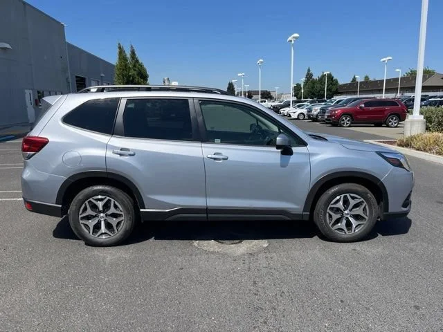 Used 2023 Ice Silver Metallic Subaru Premium image 3