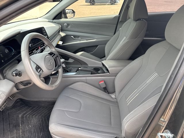 Used 2025 Gray Hyundai SEL Sport image 9