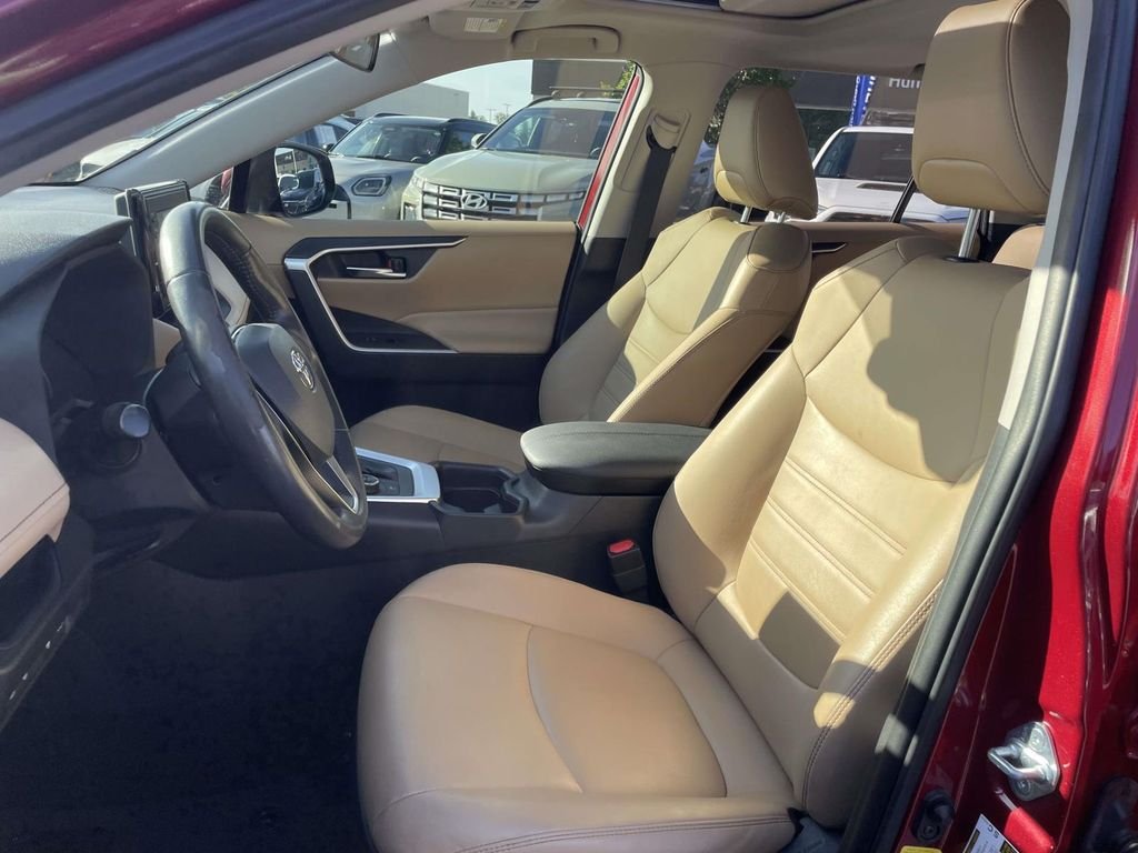 2021 Toyota RAV4 XLE Premium - Photo 8