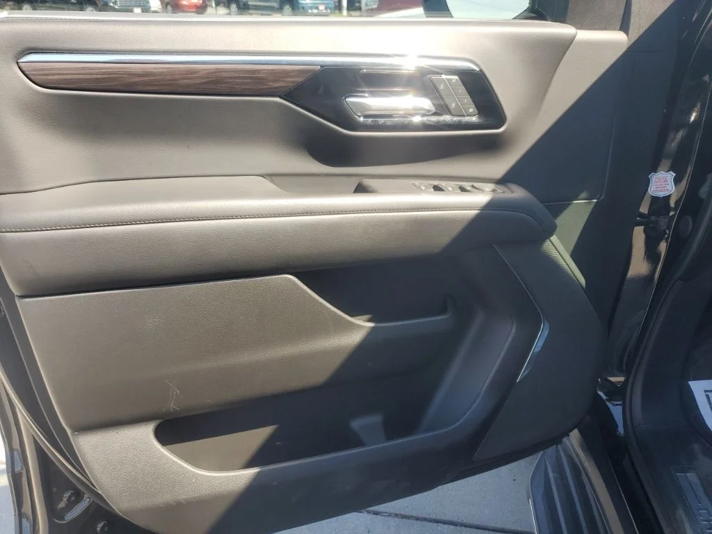 Used 2025 Black Chevrolet LT image 19
