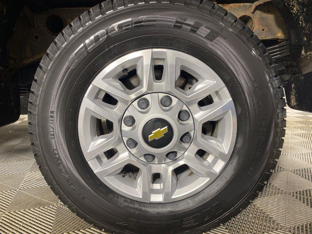 Used 2022 Black Chevrolet LT image 9