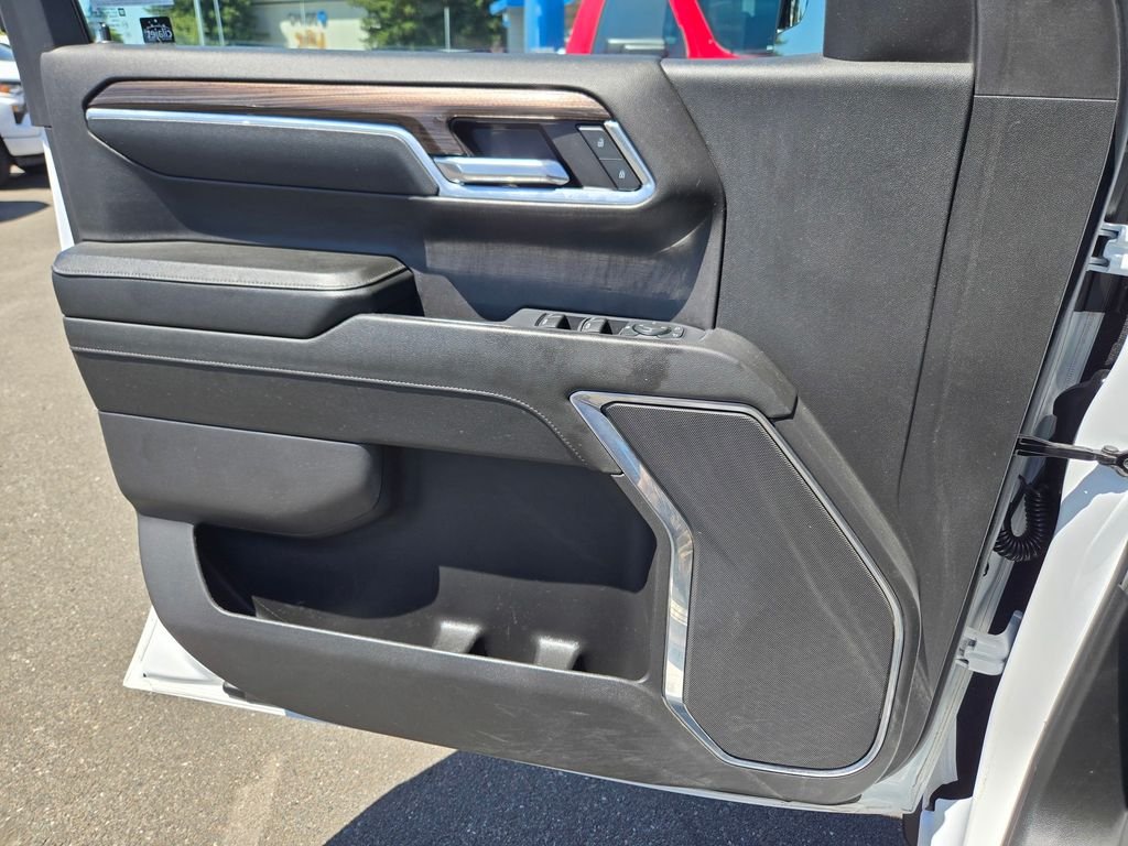 Used 2024 White Chevrolet LT Trail Boss image 13