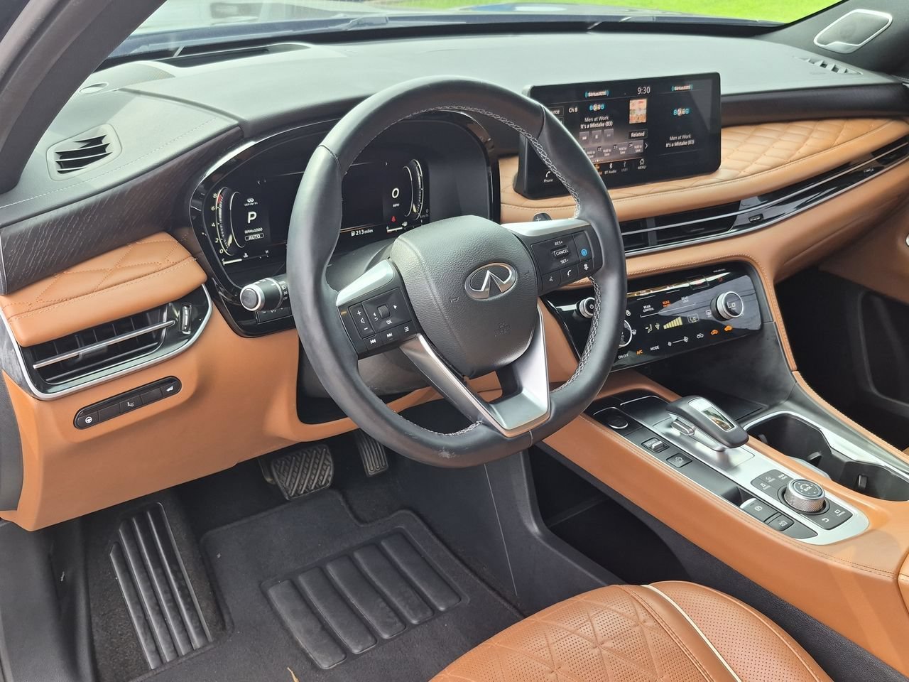 Used 2023 Black INFINITI AUTOGRAPH image 10