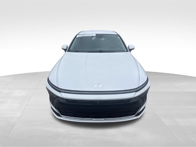 Used 2025 White Hyundai SEL image 8