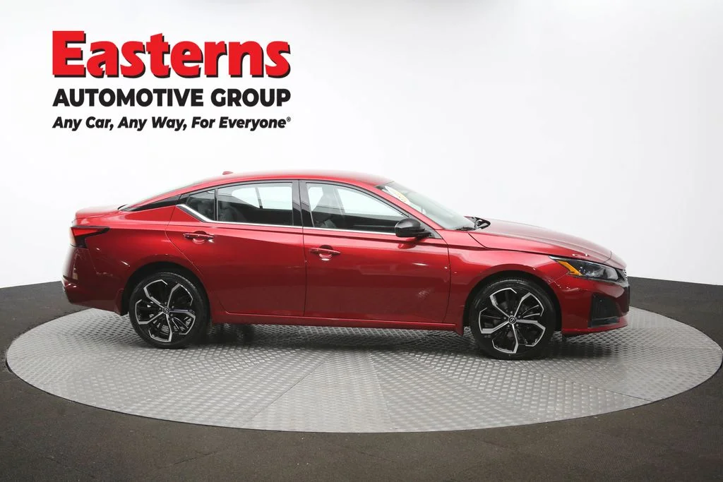 Used 2023 Red Nissan 2.5 SR image 44