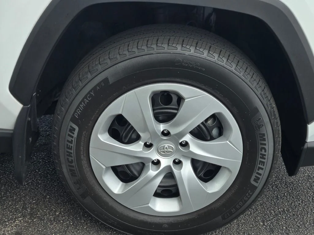 Used 2023 Ice Toyota LE image 4