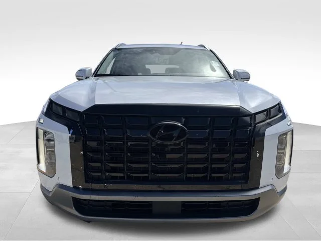 Used 2025 White Hyundai Limited image 3