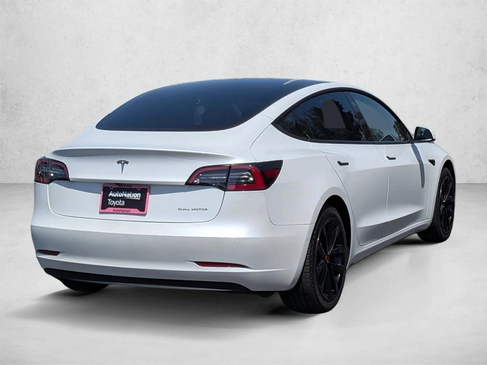Used 2022 Pearl White Multi-Coat Tesla Long Range image 5