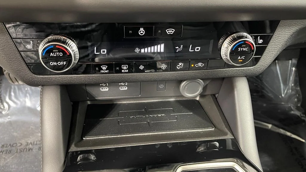 New 2026 White Diamond/Black Roof Mitsubishi TRAIL EDITION S-AWC image 16