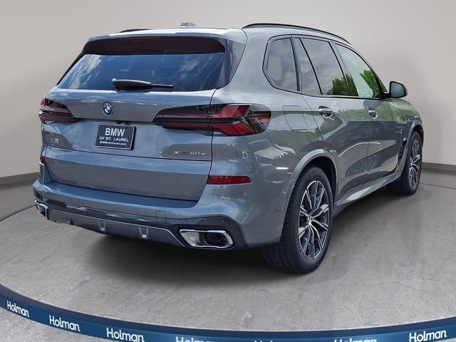 New 2026 Skyscraper Grey Metallic BMW xDrive50e image 4
