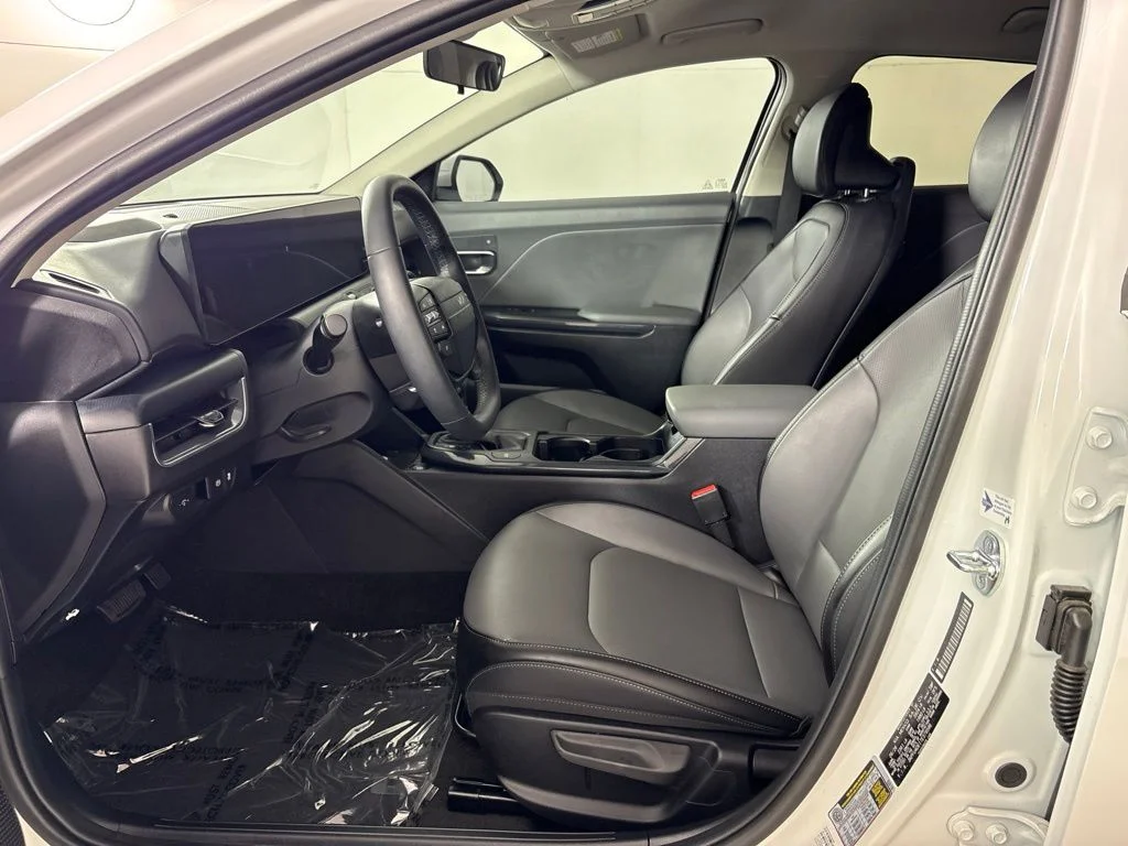 New 2026 Snow White Pearl Kia EX image 25