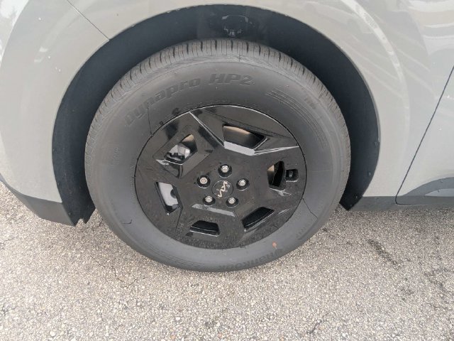 New 2027 Ceramic Silver Kia LXS image 11