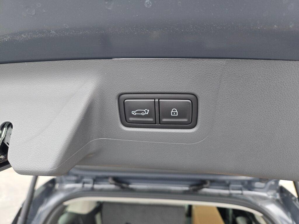 New 2026 Gray Hyundai SEL AWD image 18
