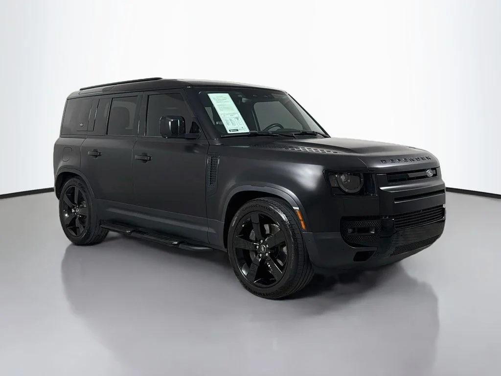 Used 2023 Gray Land Rover SE image 3