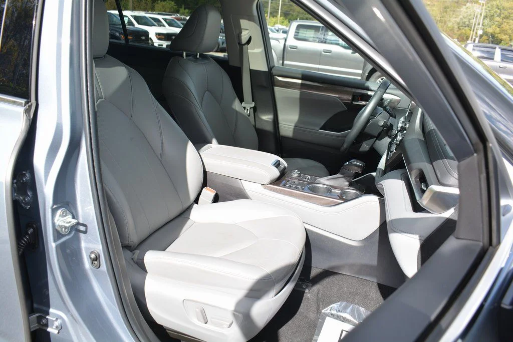 2023 Toyota Highlander Limited - Photo 21