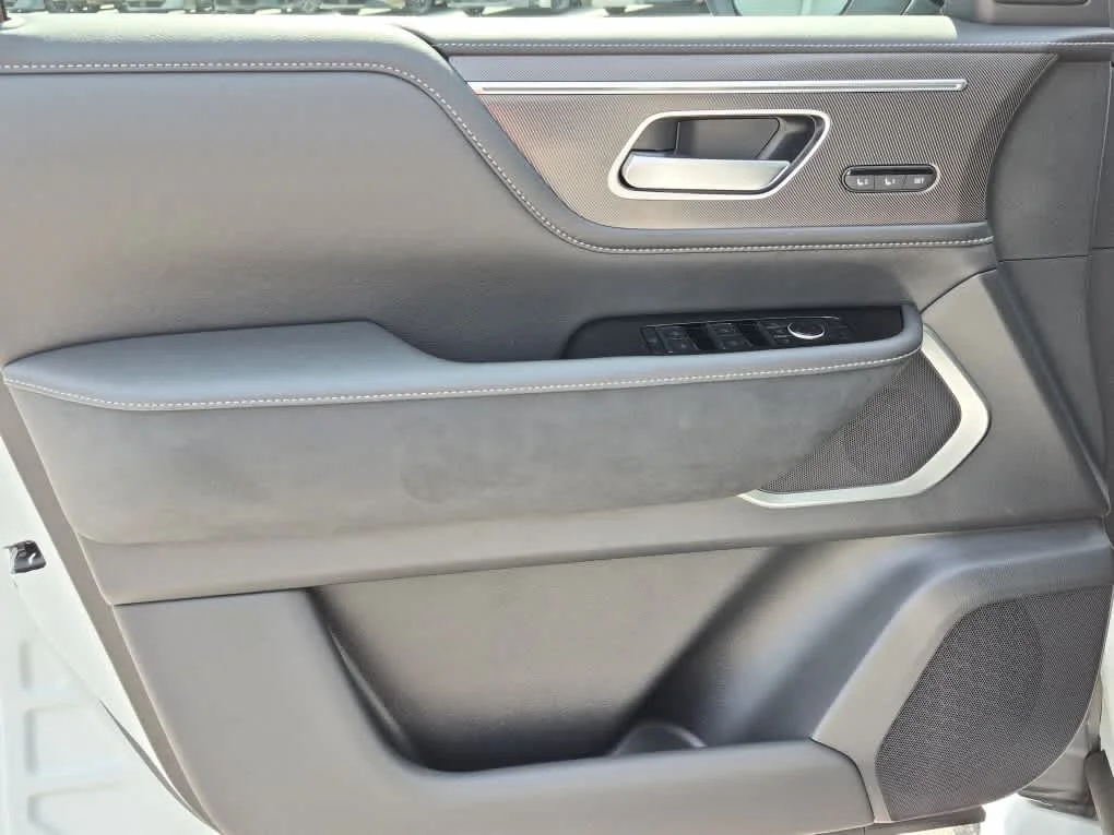 New 2026 RADIANT WHITE INFINITI Luxe 4WD image 11