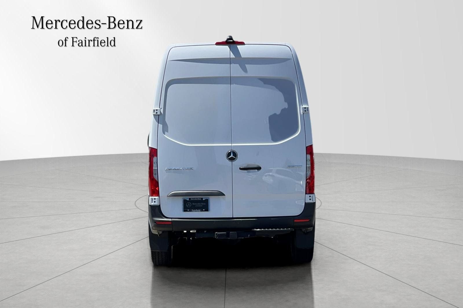 Used 2025  Mercedes-Benz Cargo 144 WB image 6
