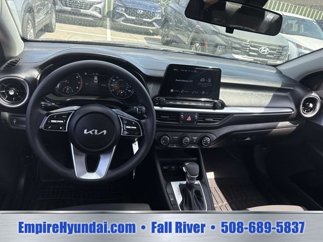 2023 Kia Forte LXS - Photo 12