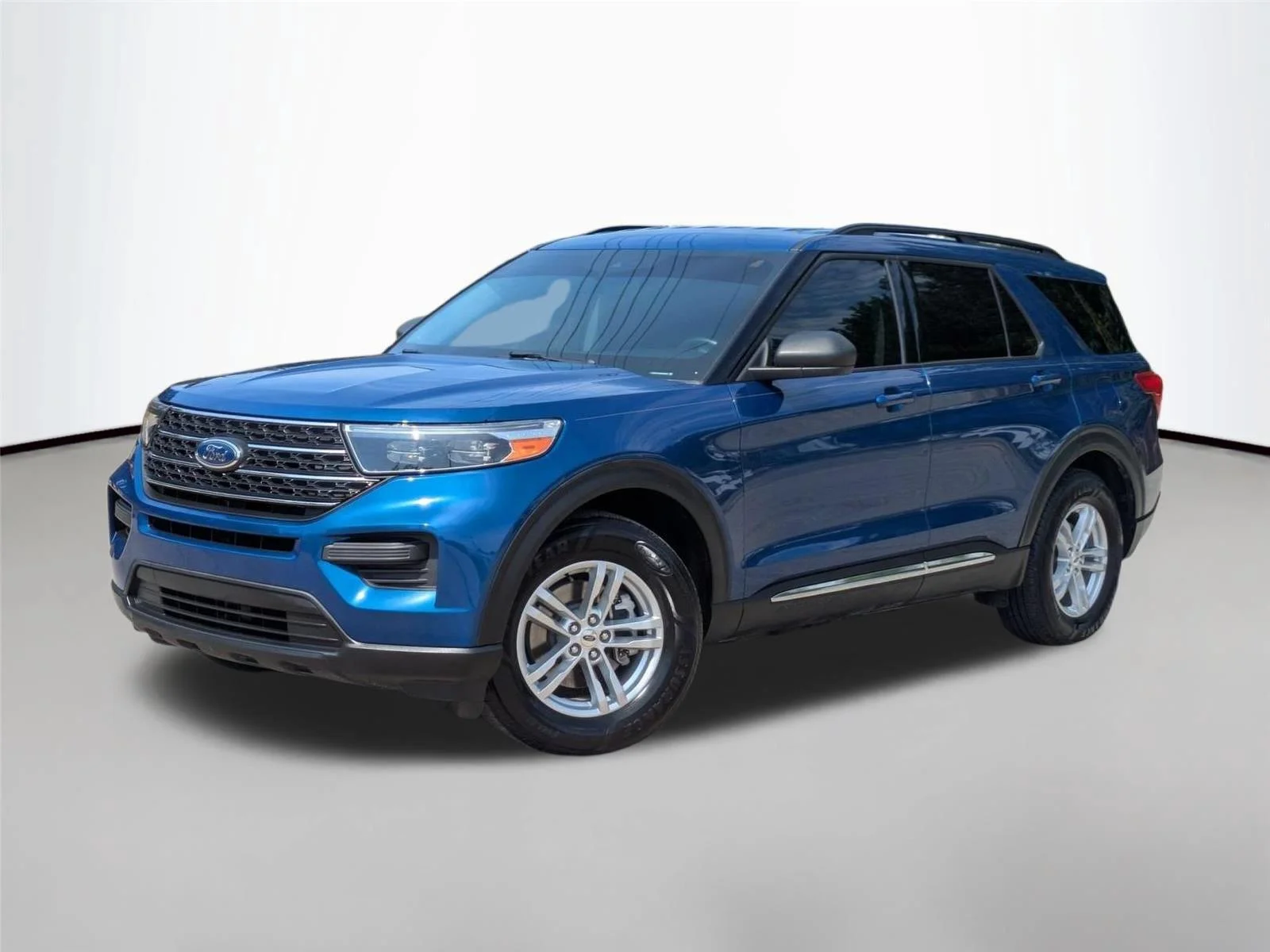 Used 2022 Atlas Blue Metallic Ford XLT image 1