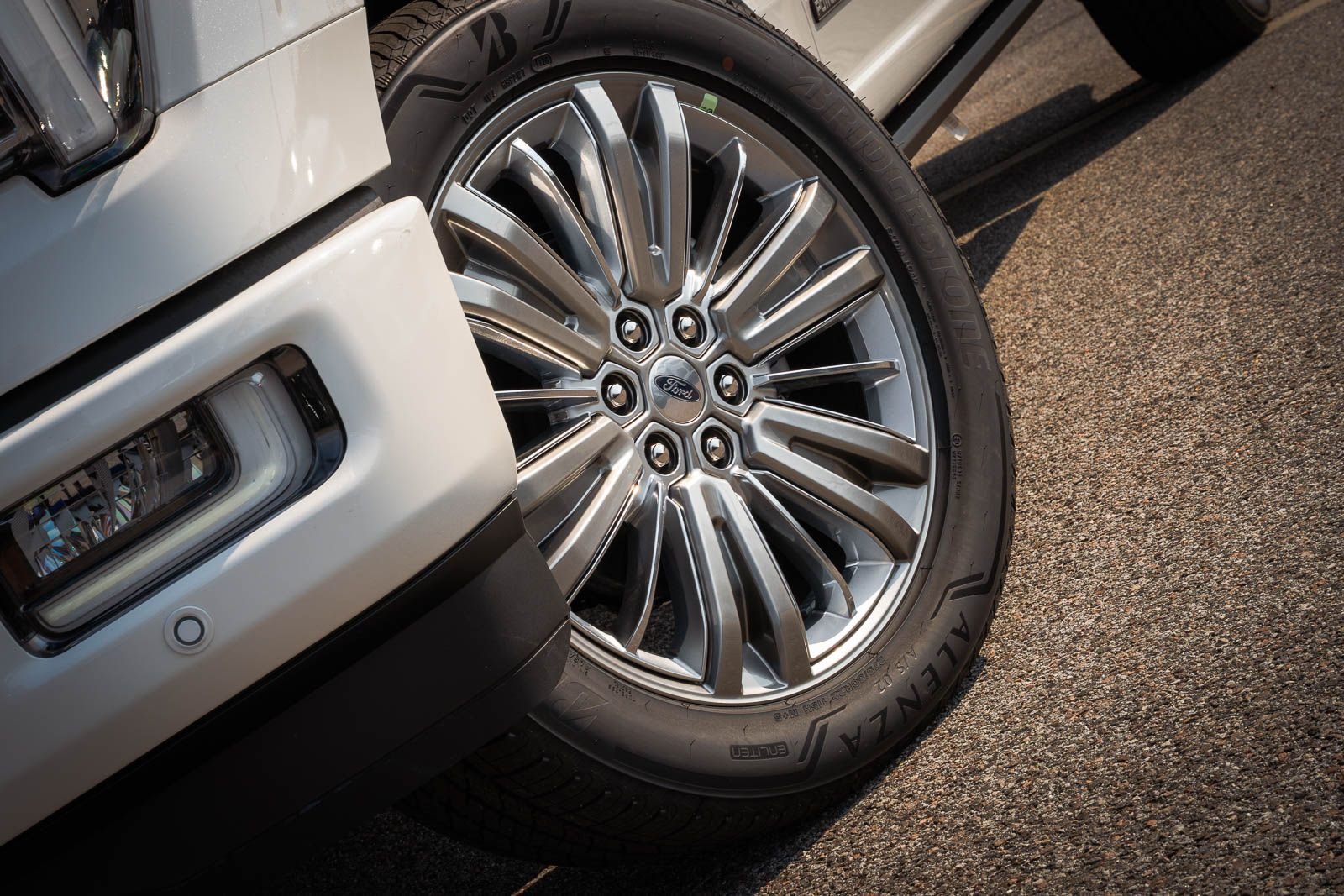 New 2026 Star White Metallic Tri-Coat Ford Platinum® image 5