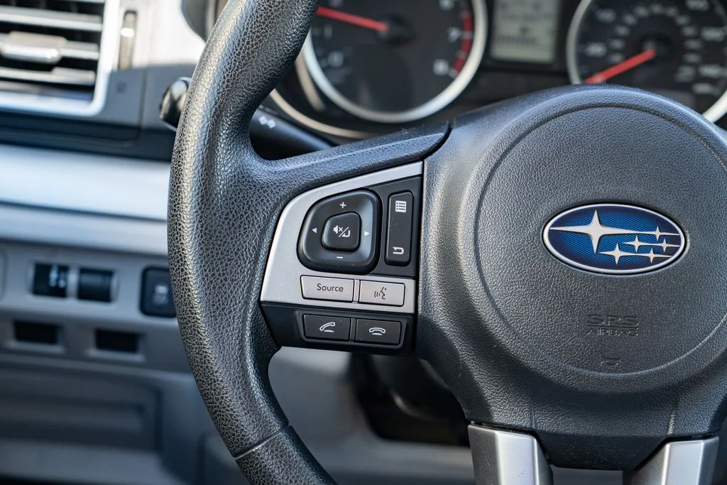 Used 2017 Gray Subaru 2.5i image 13