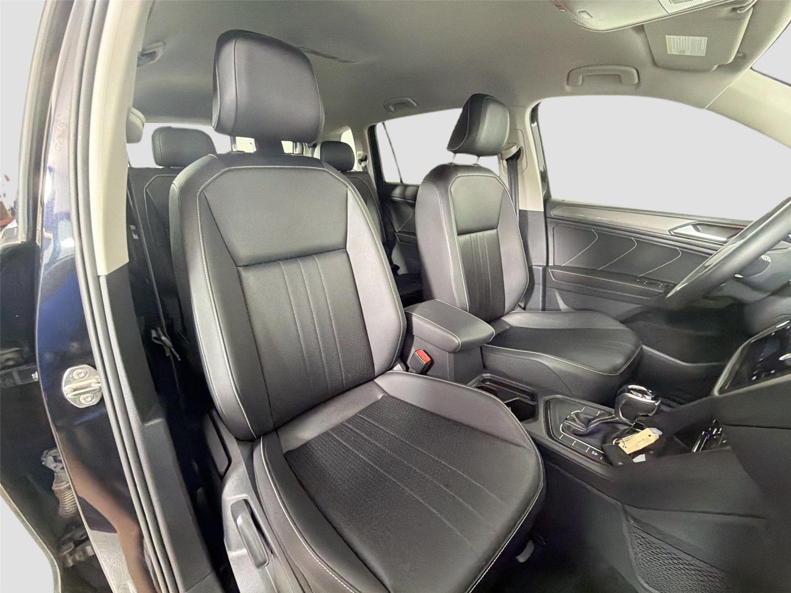 Certified Used 2023 Deep Black Pearl Volkswagen SE image 27
