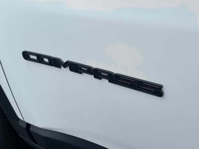 New 2026 Bright White Clearcoat Jeep Latitude image 23