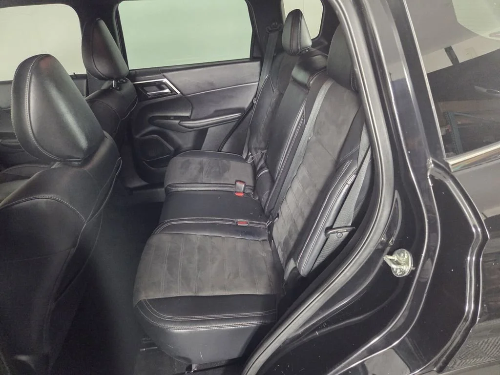 Used 2023 Black Mitsubishi SE Black Edition image 22