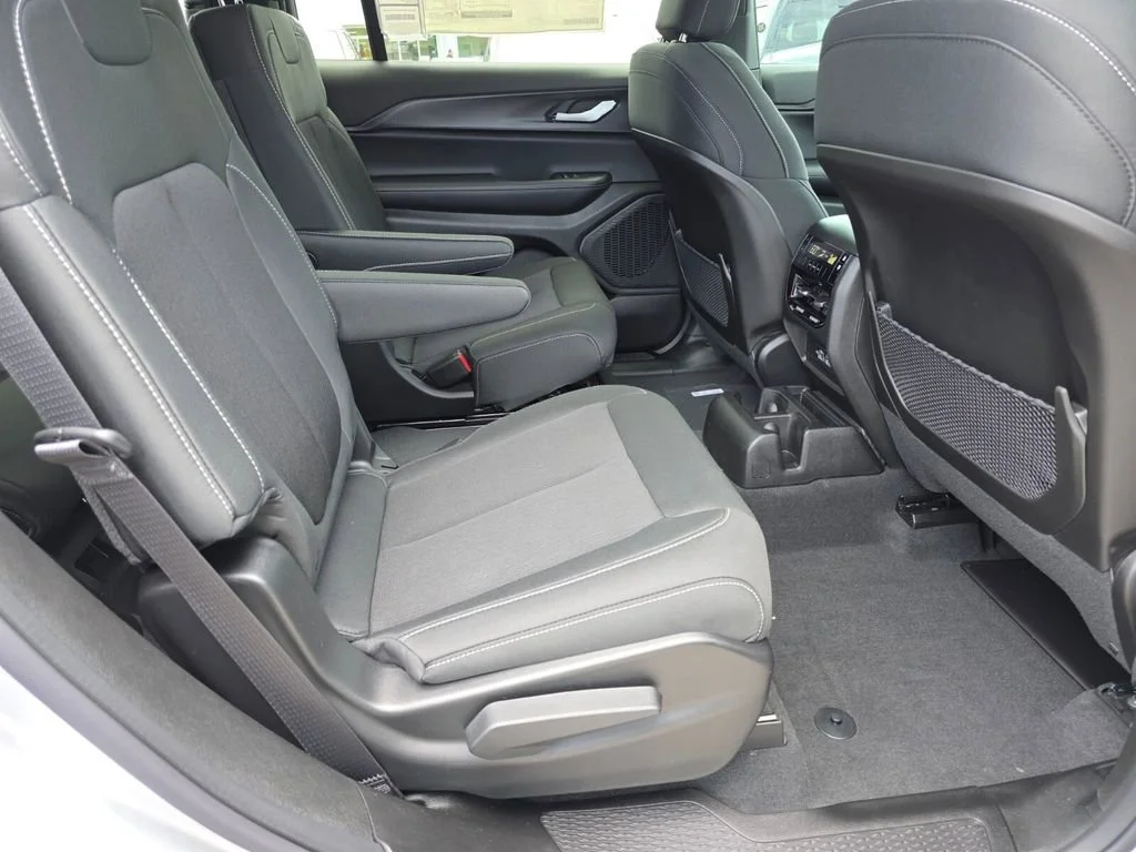 New 2026 Silver Zynith Exterior Paint Jeep Laredo image 17