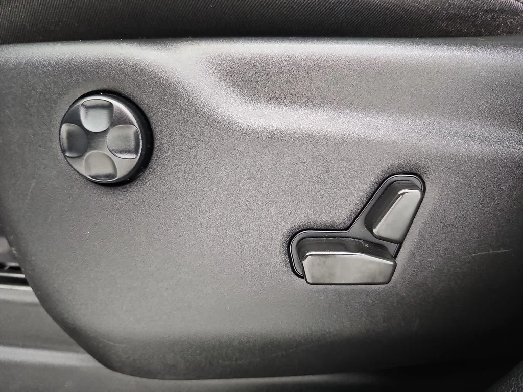 Used 2022 White Dodge Citadel image 38