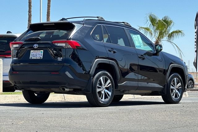 Used 2021 Black Toyota XLE image 3