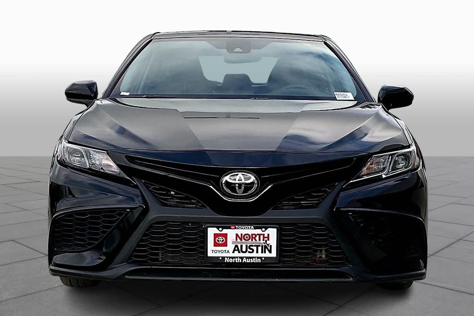 Used 2021 Midnight Black Metallic Toyota SE image 3