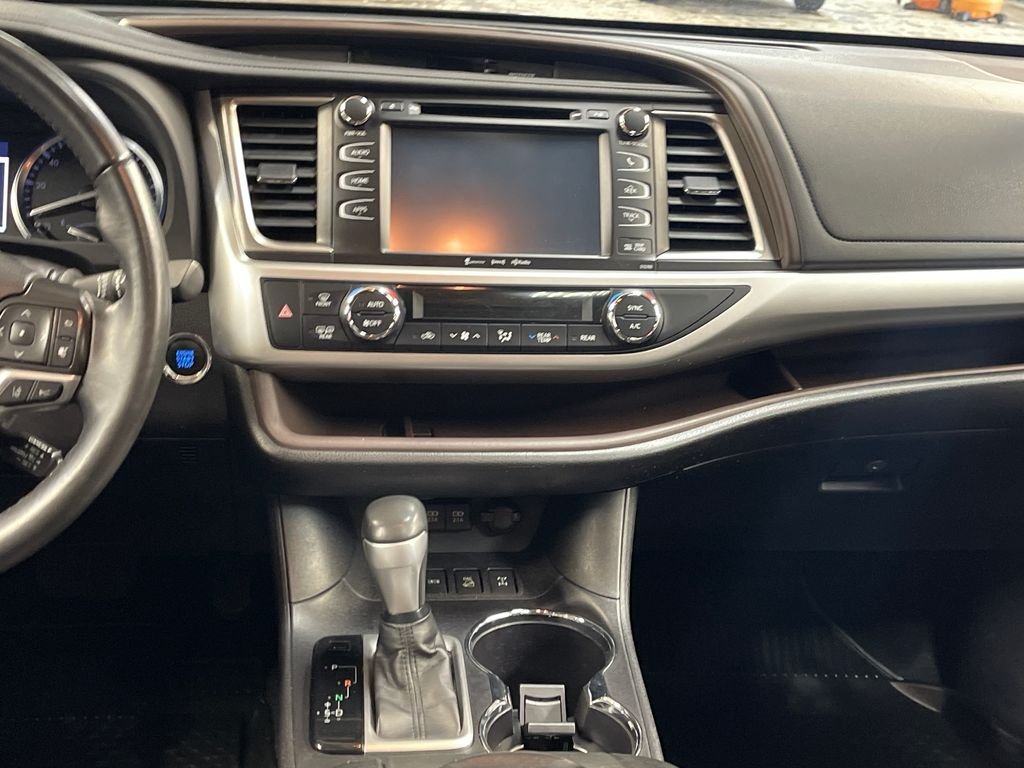 Used 2019 Gray Toyota XLE image 18