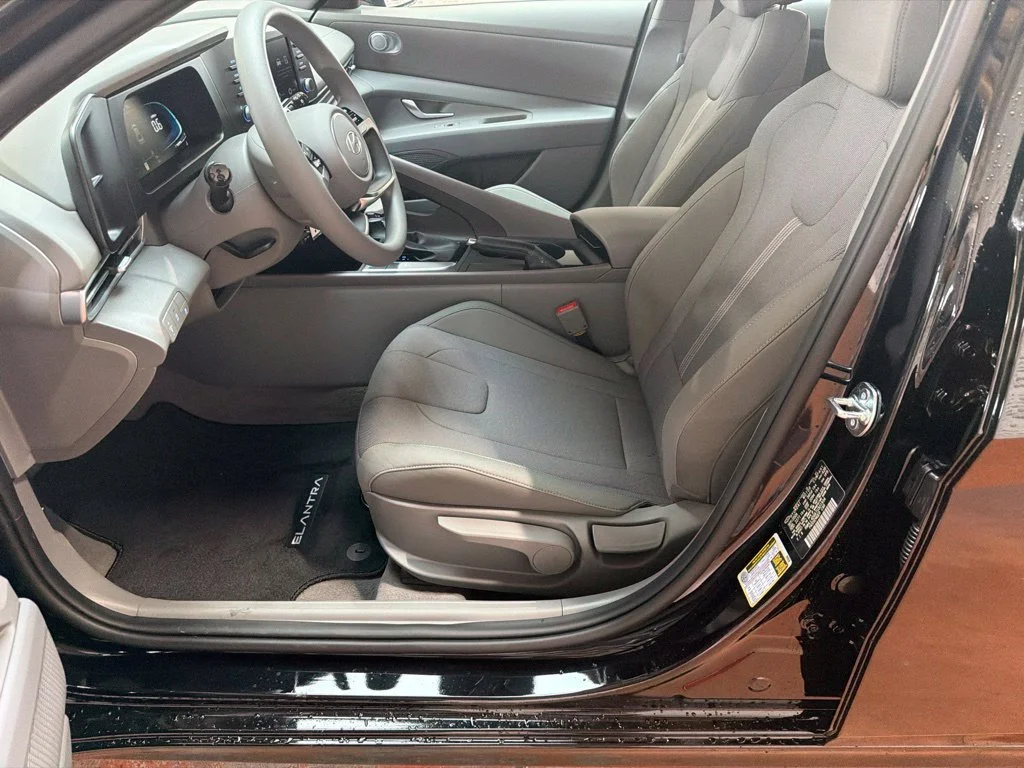 New 2026 Abyss Black Hyundai SE image 21