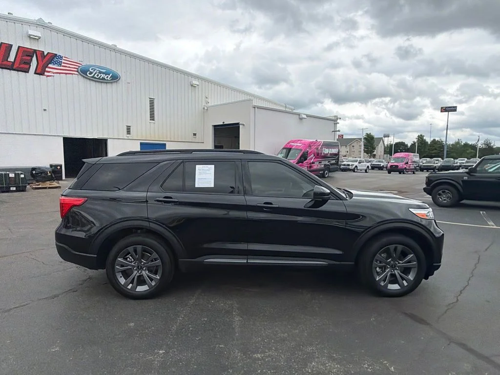 Used 2023 Black Ford XLT image 9