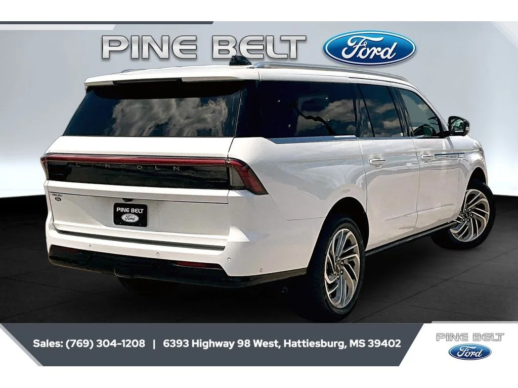 Used 2025 Pristine White Metallic Tri-Coat Lincoln Reserve image 11