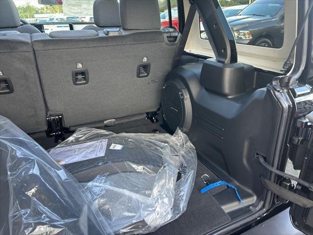 2025 Jeep Wrangler 4-Door Willys - Photo 31