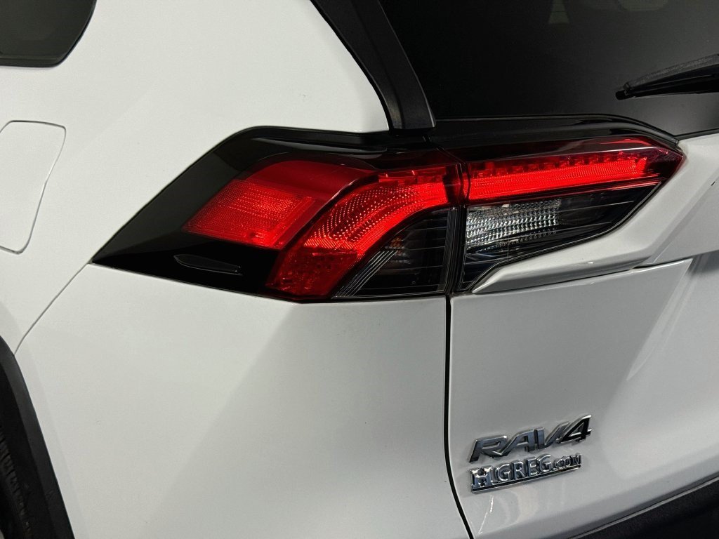 Used 2020 Super White Toyota XLE image 32