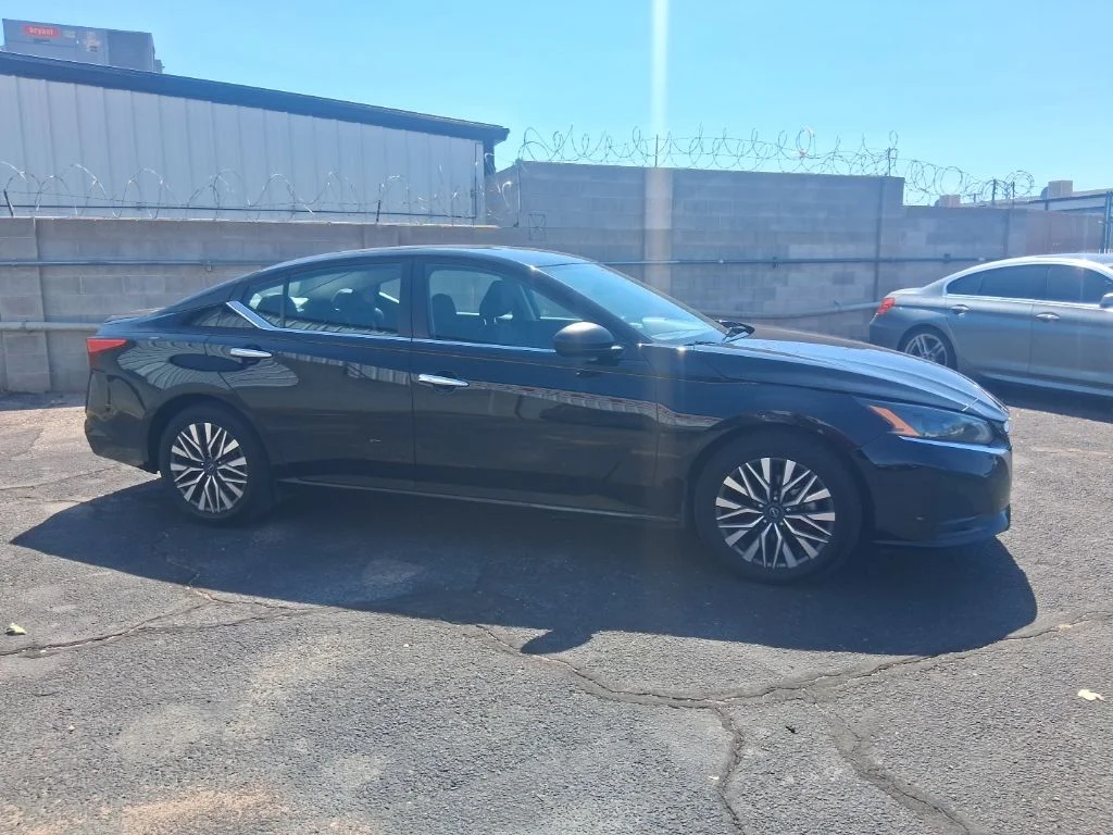 Used 2024 Black Nissan 2.5 SV image 2