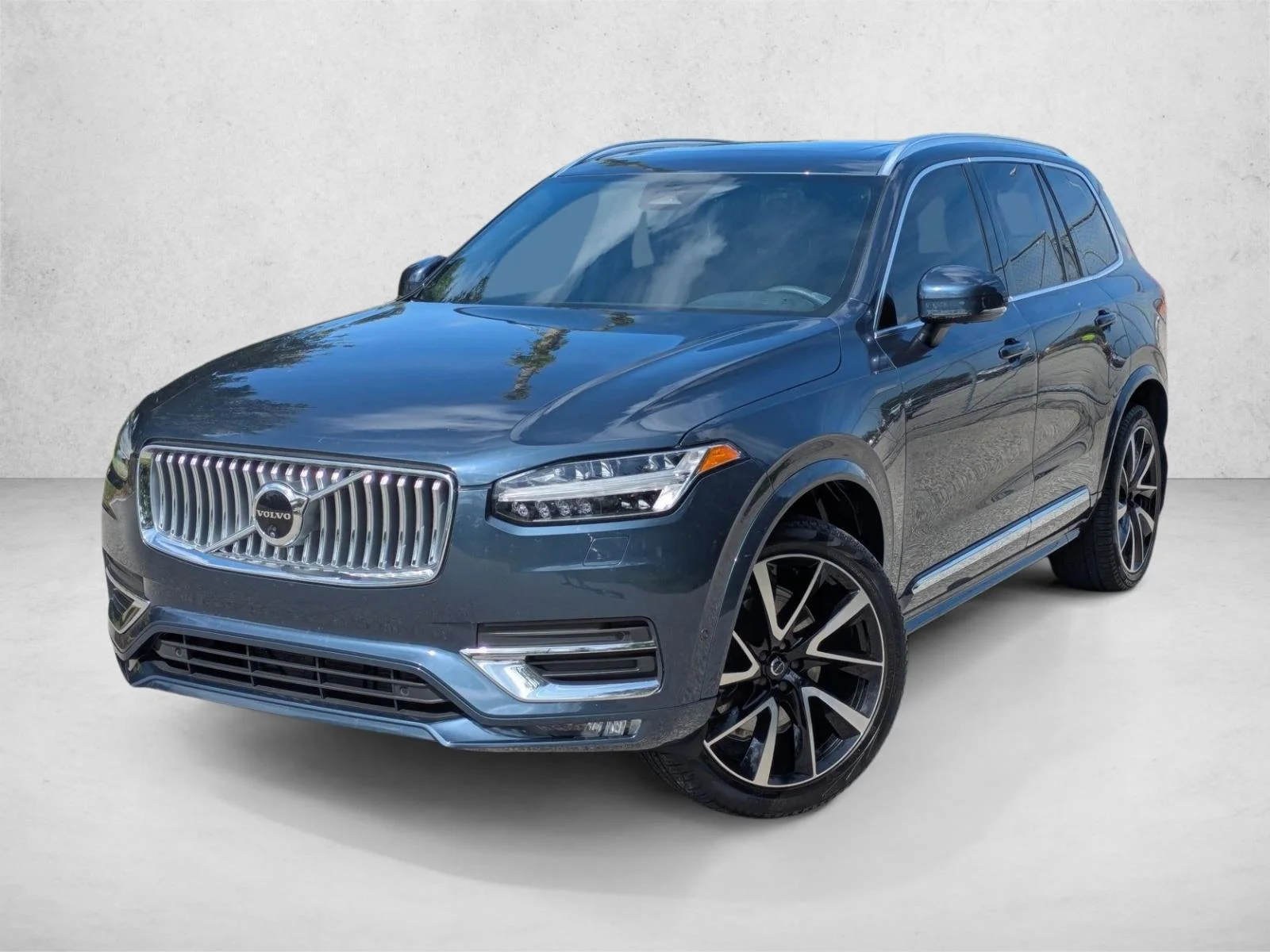 Used 2024 Denim Blue Metalli Volvo Plus Bright Theme image 1