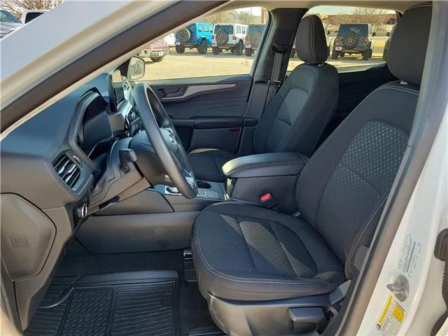 Used 2025 Oxford White Ford Active Front-Wheel Drive image 12