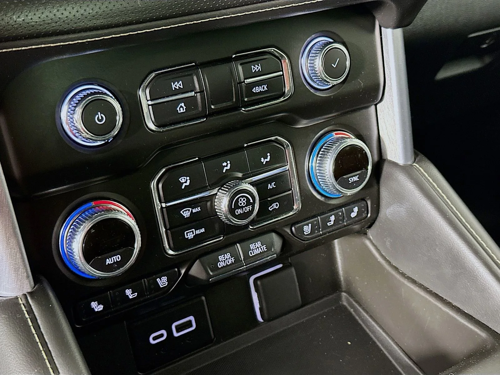 2023 GMC Yukon SLT - Photo 19