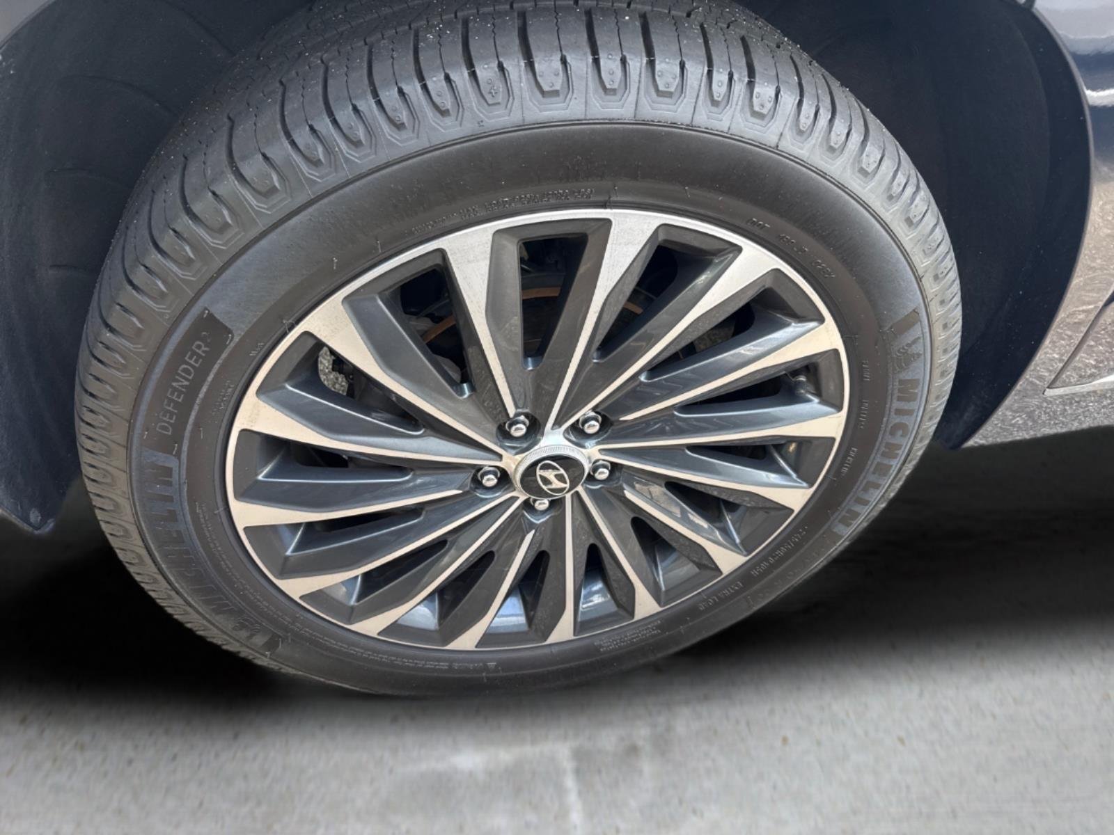 Used 2024 Moonlight Cloud Hyundai Calligraphy image 9